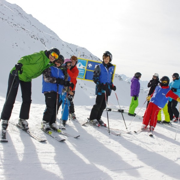 rodzinna jazda na nartach