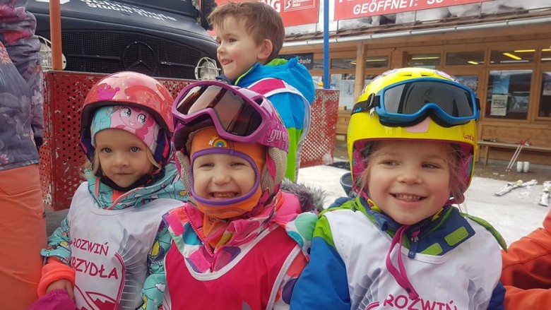 przedszkole narciarskie ; NARTY NA LODOWCU ; rodzinne ferie; narciarskie ferie rodzinne,