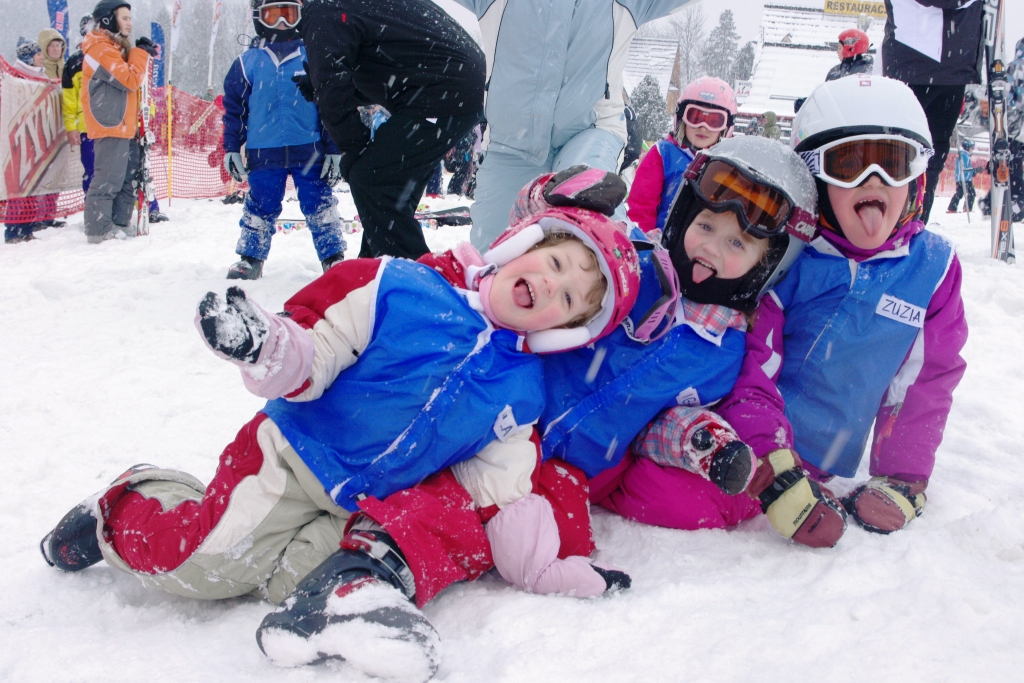 przedszkole narciarskie RSSKI, narciarskie ferie rodzinne, rozwiń skrzydła na nartach, narty z dziećmi