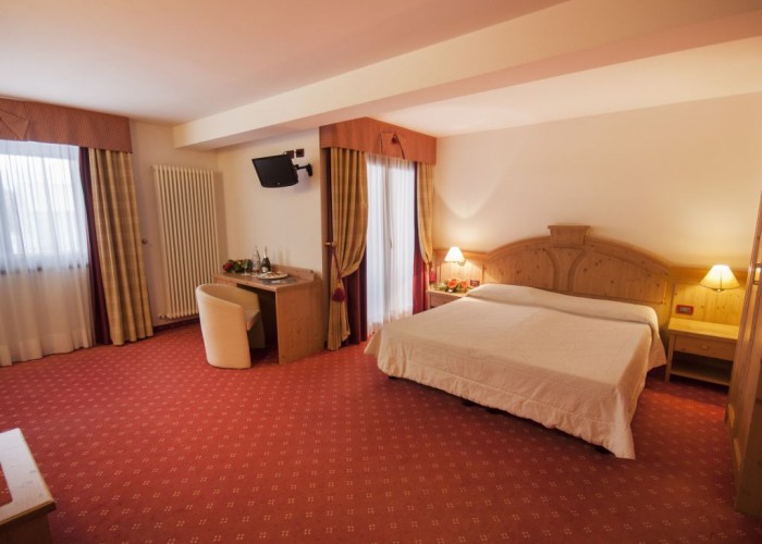 Pokoje są przestronne i komfortowe. To najlepszy hotel w Folgarii ppod każdym względem.