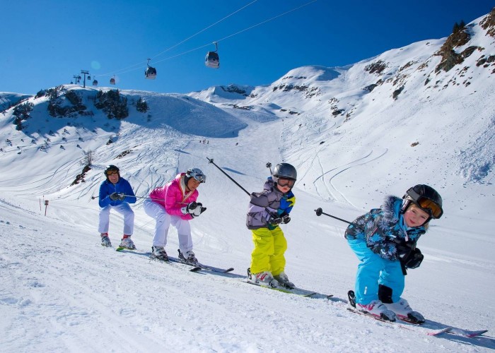 wyjazdy rodzinne; ferie z dziećmi w górach; narciarskie ferie rodzinne; narty we Włoszech
